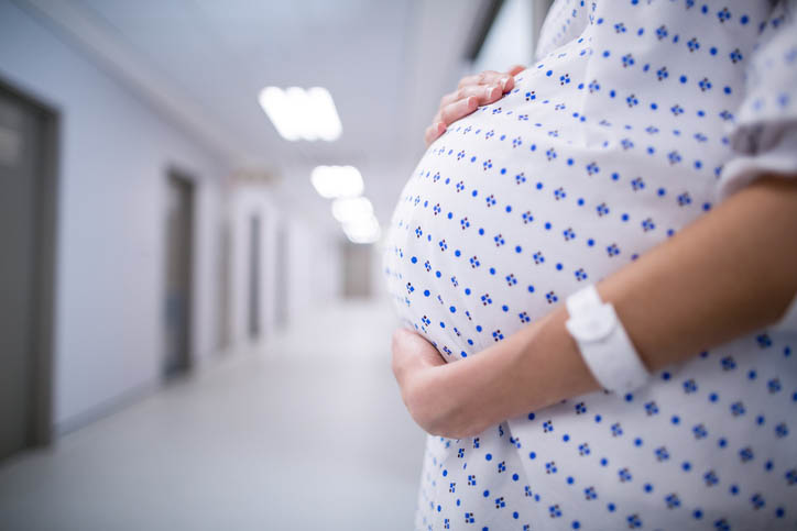 pregnant woman in hospital.