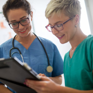 nurse giving report