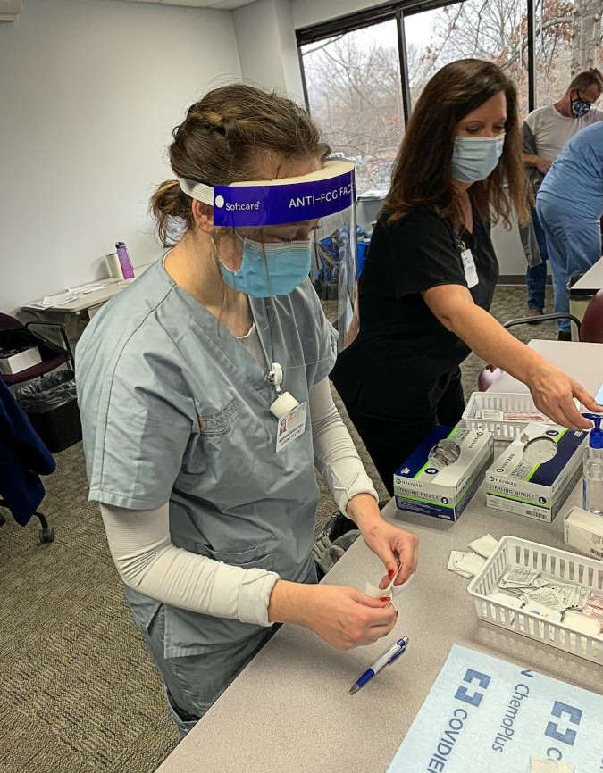 Nursing students prepare Covid vaccinations.