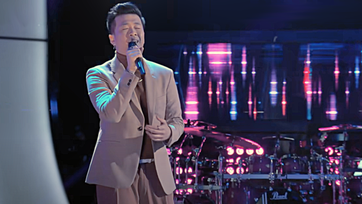 Texas RN Vaughn MUgol performs on The Voice.