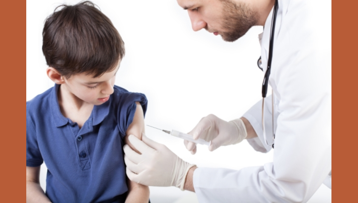 Male pediatric nurse vaccinates a child.
