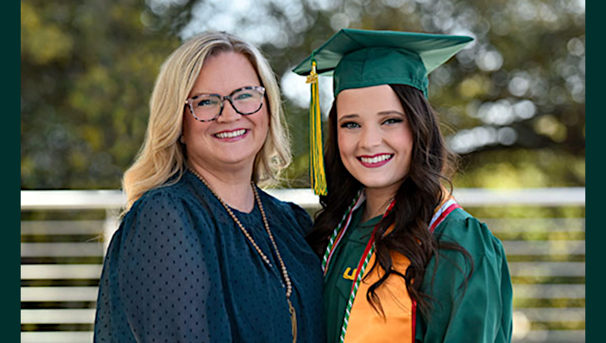 Mother and daughter NICU nurses Tara Wood and Jade England.