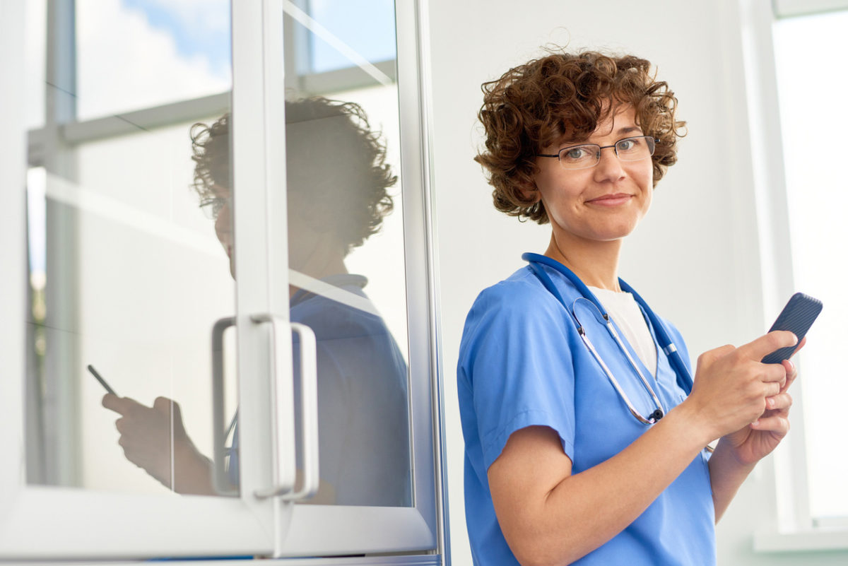 social media is a nurse’s secret weapon to reduce stress and anxiety