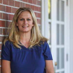 Home Health Nurse Julie Lakomiak Donates A Kidney to Someone She’s Never Met 