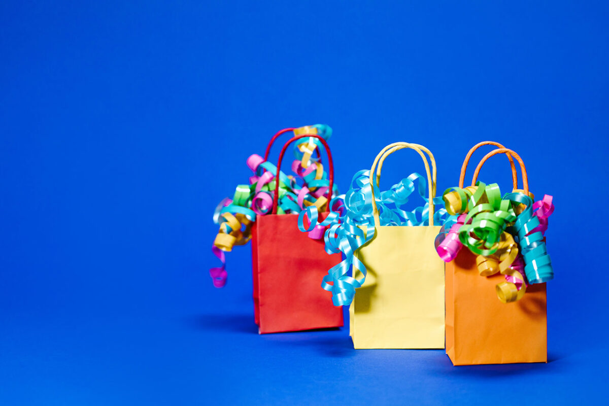 how-to-make-gift-bags-your-co-workers-will-love