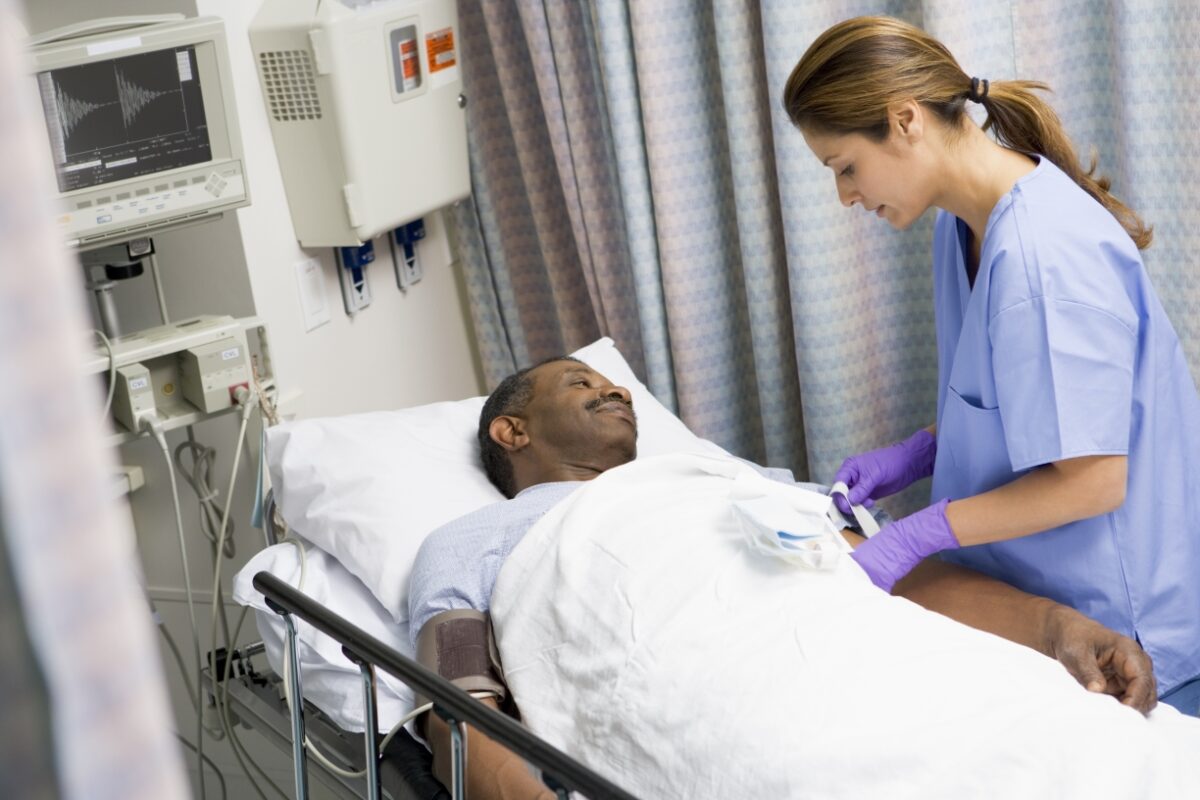 http://www.healinghealth.com/wp/wp-content/uploads/2013/04/nurse_caring_for_patient1.jpg