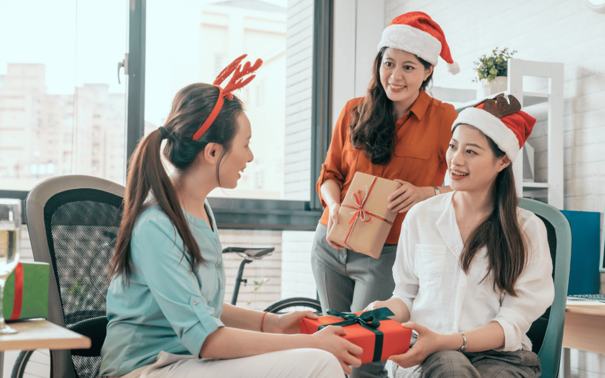 what-to-buy-your-co-workers-for-the-holiday-gift-exchange